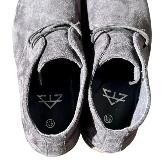 Mens Grey Suede Lace Up Low Ankle Stitched Sole Chukka Boots  display picture 1